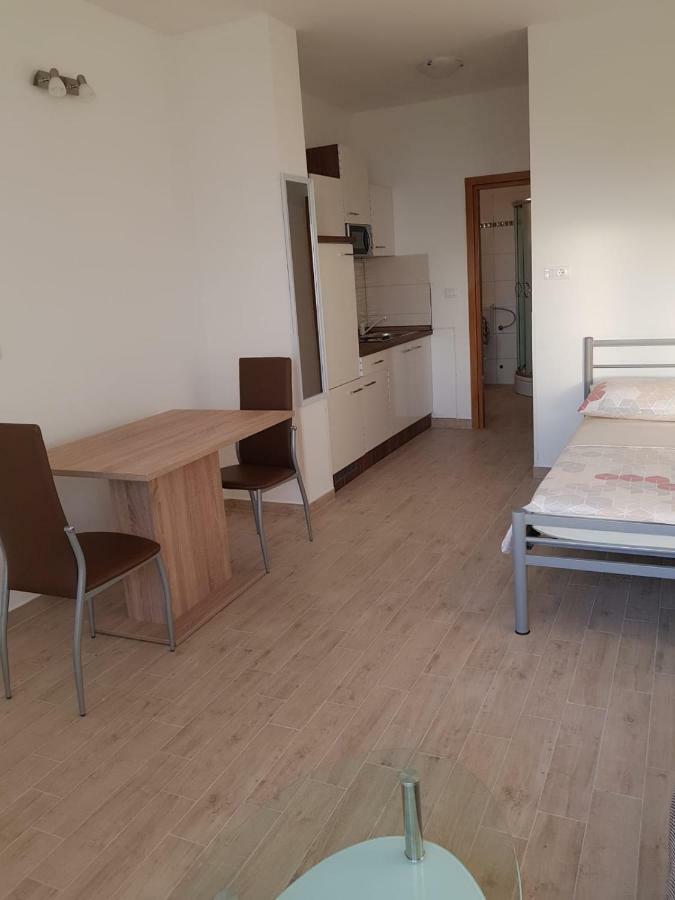 פודסטראנה Studio Apartment Matija מראה חיצוני תמונה