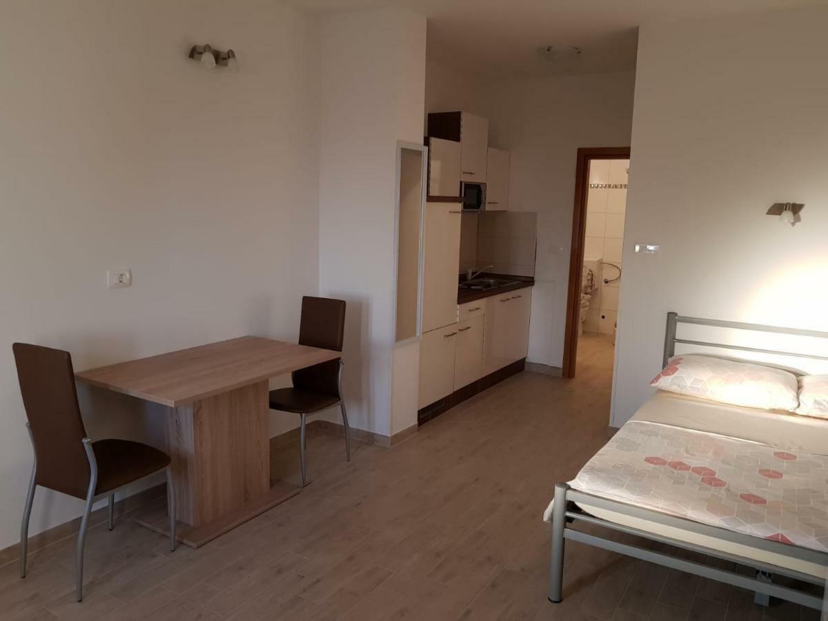 פודסטראנה Studio Apartment Matija מראה חיצוני תמונה