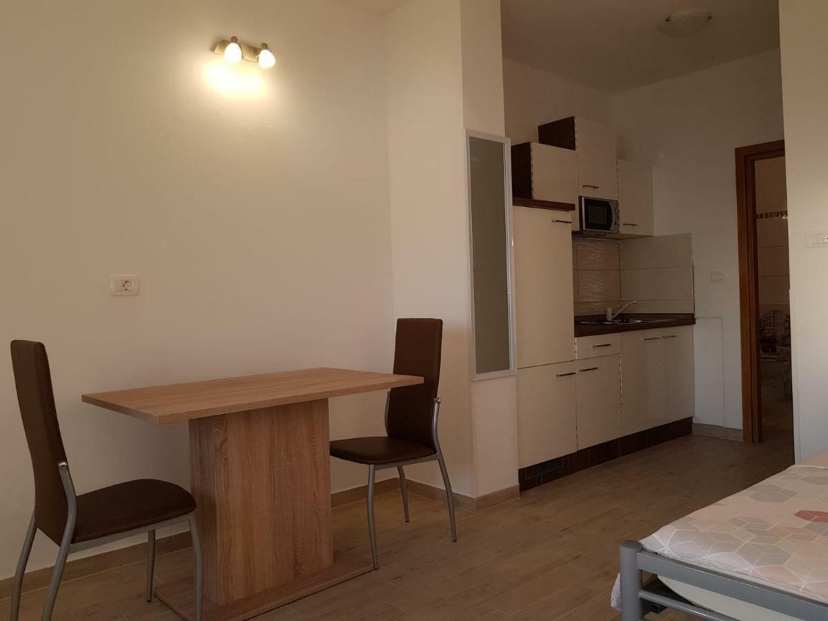 פודסטראנה Studio Apartment Matija מראה חיצוני תמונה